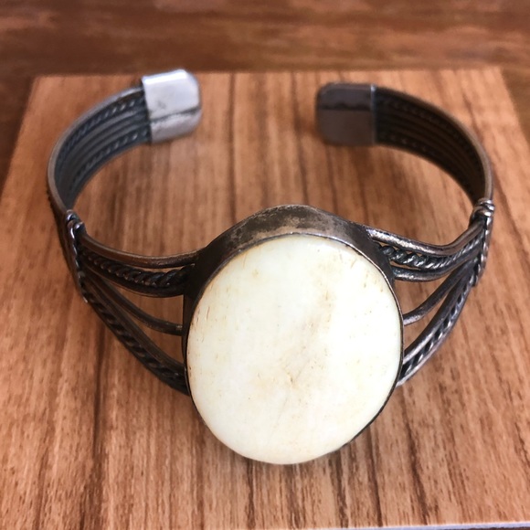Vintage Stone Cuff Bracelet - Picture 5 of 10